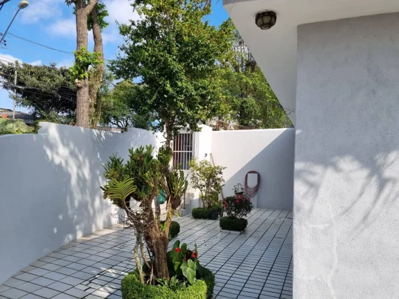 Imagem Casa com 192 m² 2 Dormitorios sendo 2 Banheiros e 4 Vagas de Gargens