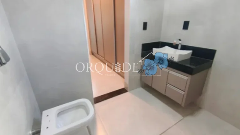 Imagem Imóvel à venda em Rio Verde-GO: Casa de 3 quartos, 1 suíte, 1 sala, 3 banheiros, 4 vagas de garagem na Vila Amália, 150m².