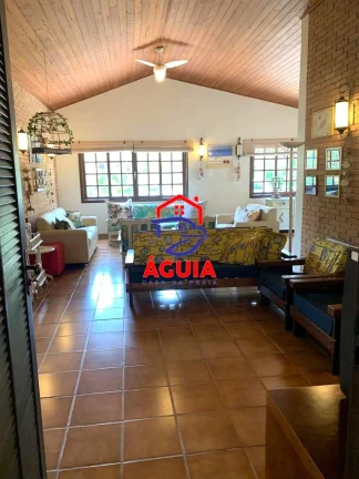 Imagem Ótima casa para aluguel de temporada em condomínio fechado a 100 metros da praia do Lázaro!!