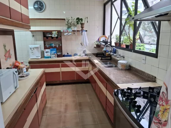 Imagem Apartamento Exclusivo na 3ª Quadra da Praia de Ipanema – 250m²