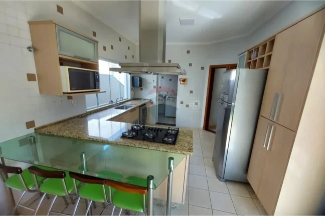 Imagem Casa de Condomínio: Moderna e Totalmente Mobiliada no Condomínio Vila dos Inglezes