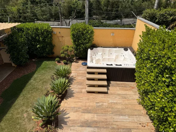 Imagem Casa com 4 suítes ao lado do Shopping da Granja Viana