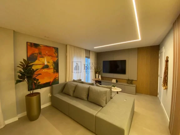 Apartamento Quadra Mar com 03 dormitórios no Centro de Balneário Camboriú