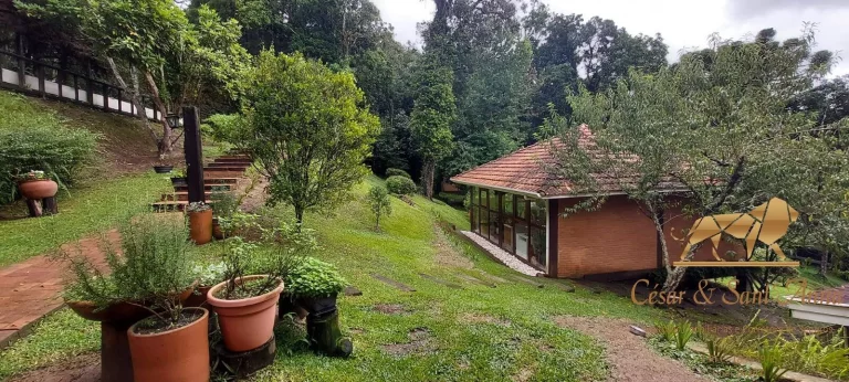 Imagem Encante-se com esta belíssima Chácara à venda em Campos do Jordão-SP