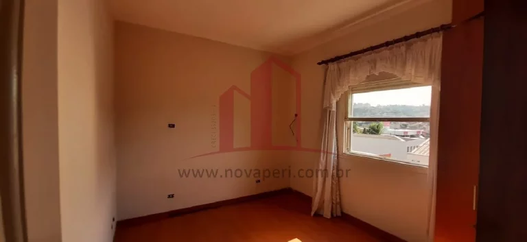 Imagem Casa Comercial com 6 Salas no Centro de Franco da Rocha-SP: Venda ou Locação com 3 Vagas de Garagem!