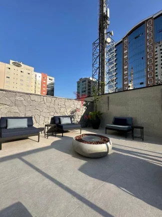 Imagem Apartamento de alto padrão com 3 suites e duas vagas de garagem, sacada,na meia praia