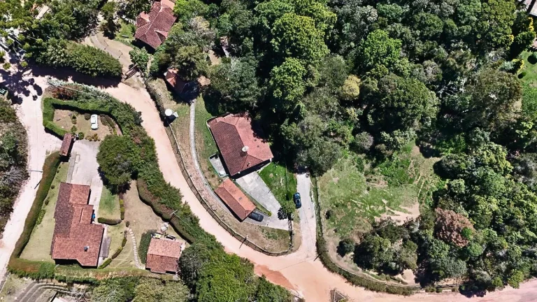 Imagem Três casas, um grande jardim e a liberdade de viver a serra no seu próprio ritmo