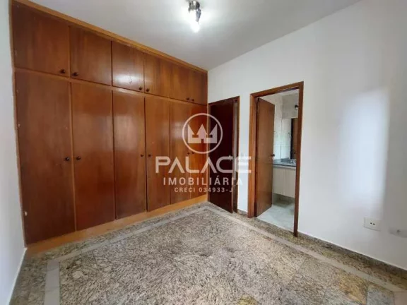 Imagem Garagem para 2 carros, sala 2 ambientes, lavabo, cozinha com armários, banheiro social, 3 dormitór...