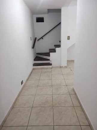 Imagem Sobrado Ótima Localização 125 m2 5 Dormitórios e 2 Vagas de Gargens
