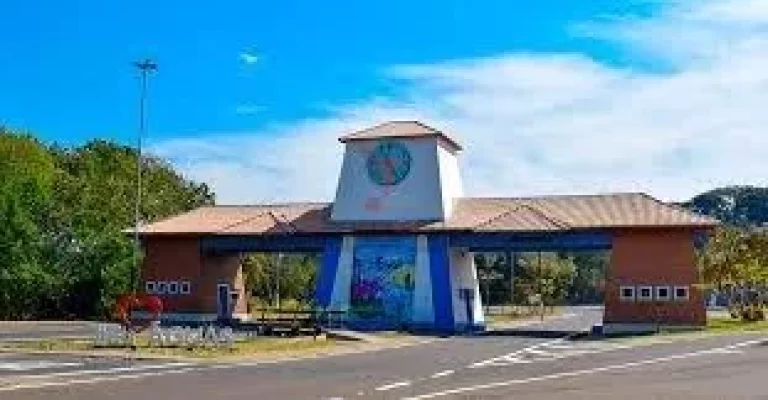Vendo Imóvel Comercial no coração de Águas de São Pedro-SP