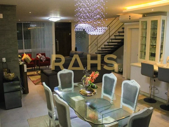 Belíssimo Sobrado a 50 metros do mar na Praia do Tabuleiro, com 246,12m² de área total construíd...