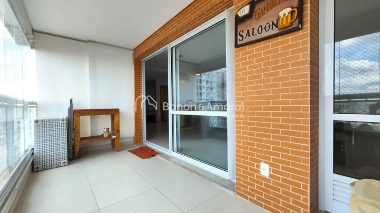 Imagem Lindo apartamento em andar alto, com sol da manhã e uma vista privilegiada. Originalmente com três...