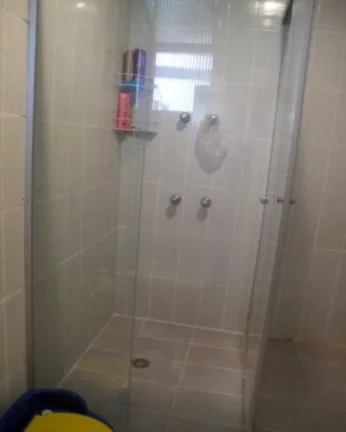 Imagem Apartamento com janelões, piso de tacos, living para 02 ambientes, tudo bem arejado e iluminado. Ed...