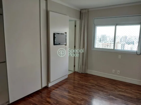 Imagem Excelente apartamento, com 240m² bem distribuídos, amplo living com varanda em L, lareira e uma vi...