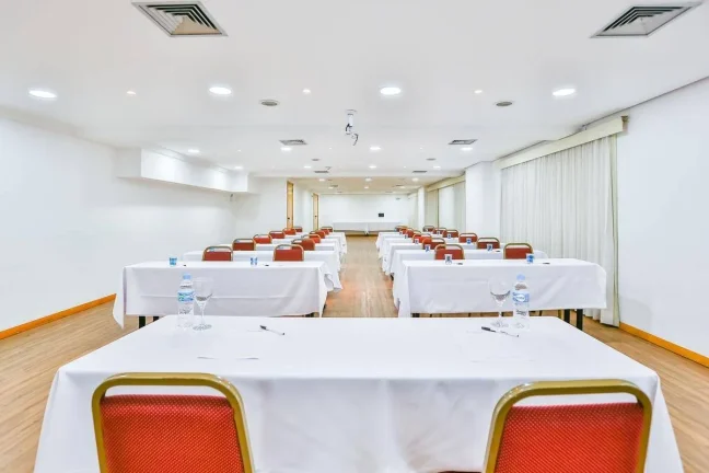 Imagem Flat disponível para venda no Hotel Hampton Park, com 31m², 1 dormitório e 1 vaga