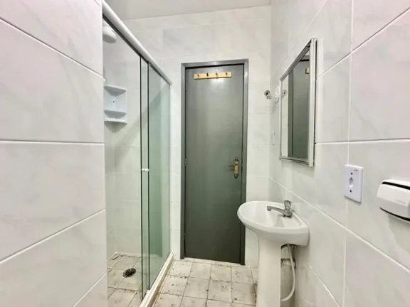 Imagem Apartamento 2Dórmitórios dependência - Bairro Centro