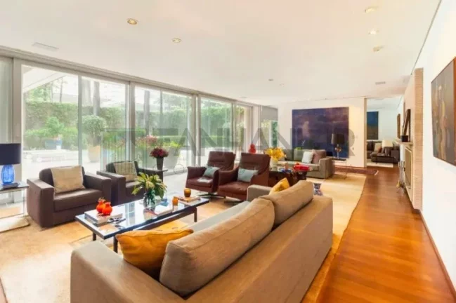 Imagem Casa magnifica à venda no Jardim Europa, São Paulo-SP: 5 quartos, 5 suítes, 6 salas, 10 banheiros, 12 vagas, 1.460m²!