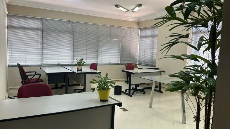 Imagem Sala/Conjunto Comercial - Saúde, 32M². São 3 Salas, Pode Comprar 1, 2, ou as 3. Tem duas que estão lado a lado e se quiser pode juntar, Portaria 24h.