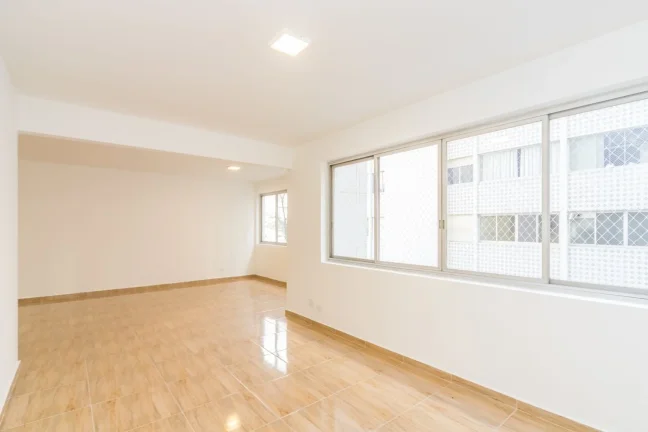 Imagem Apartamento 145M² Reformado, 3Q, 1 Suíte, 2 Banheiros, 1 Vaga, Sol da Manhã, Portaria 24h, Playground.