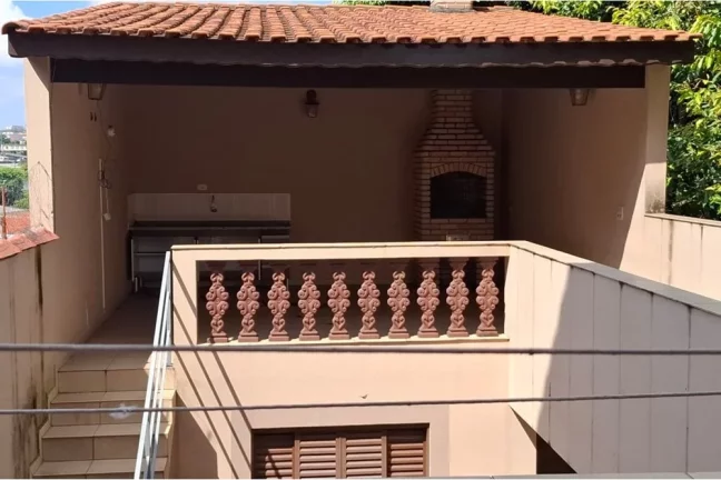 Imagem Casa para locação com 290m², 3 dormitórios, sendo 1 suíte, 4 vagas de garagem coberta e edícula com quarto e banheiro por R$4.500,00 - Vila Jaguara-SP