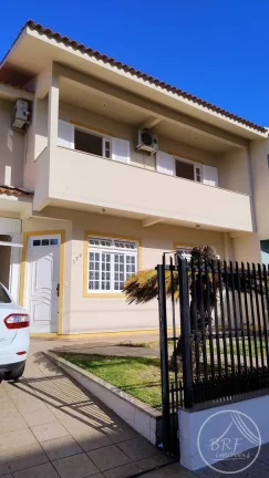 Imagem Ampla casa de 2 pavimentos 4 dormitórios (suíte) no Balneário do Estreito