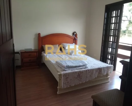 Imagem Linda e ampla residência em uma região tranquila do bairro América. Sobrado de dois andares, no p...