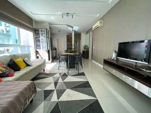Imagem Apartamento mobiliado na Praia Brava com 1 suíte, 2 demi-suítes e 2 vagas de garagem em Itajaí/SC