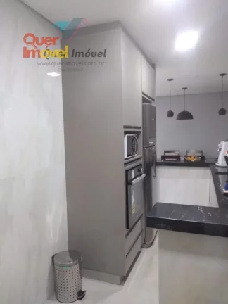 Imagem Casa em Condomínio à venda em Ribeirão Preto-SP, Jardim Ouro Branco: 3 quartos, 1 suíte, 2 salas, 2 banheiros, 2 vagas de garagem, 170m². Conheça o Condomínio Residencial Ouro Verde com a Quer Imóvel Negócios Imobiliários!