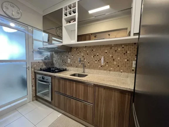 Imagem Apartamento com 2 dormitórios sendo 1 suíte e 1 vaga de garagem em Florianópolis/SC
