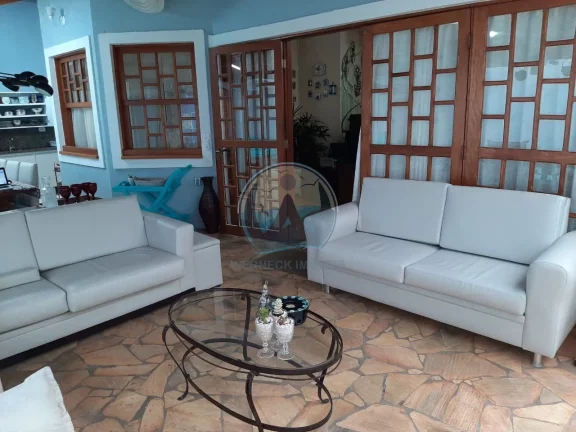 Casa à venda em Ubatuba-SP, bairro Pereque Mirim, 4 quartos, 2 suítes, 2 salas, 5 banheiros, 6 vagas de garagem, 250,00 m².