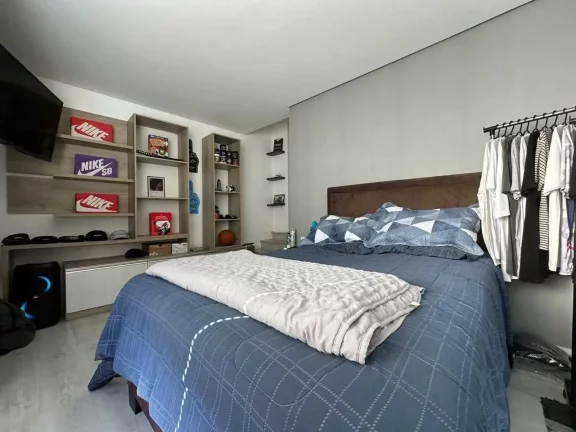 Imagem Casa de alto padrão mobiliada com 3 suítes e 2 vagas de garagem na Ressacada em Itajaí