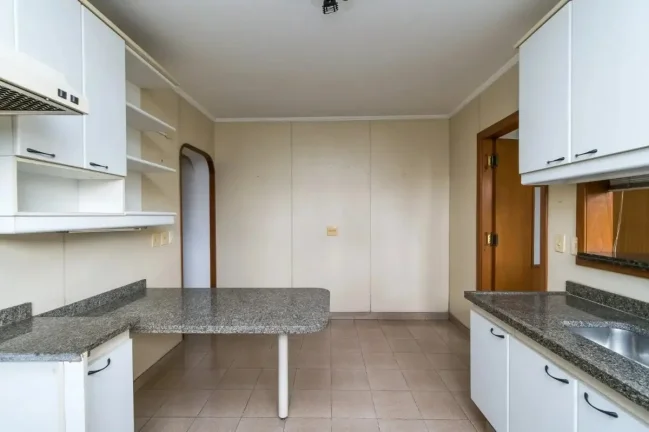 Imagem Apartamento 370M², 4Q, 3 Suítes, 5 Banheiros, 4 Vagas, Lareira, Piscina Coberta, Sauna Seca e Úmida, Salão de Festas, Depósito, Dep. Compl. de Serviço