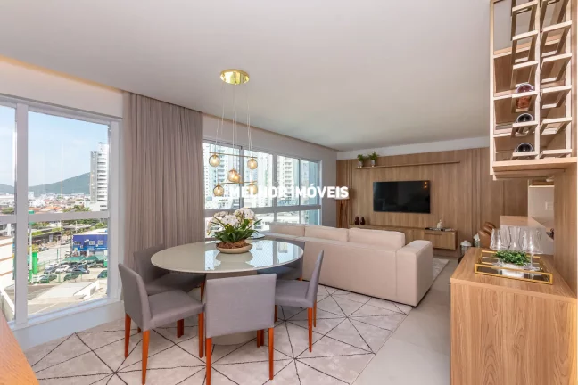 Imagem Apartamento à venda com 4 quartos sendo 2 suítes e 2 vagas de garagem localizado em Balneário Camboriú