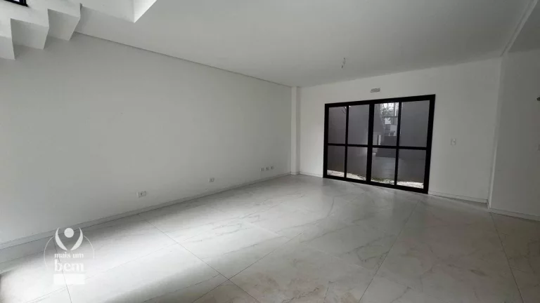 Imagem Sobrado triplex com 160 m², terraço com churrasqueira, 3 quartos (1 suíte), à venda por R$ 1.290.000 - São Lourenço - Curitiba/PR