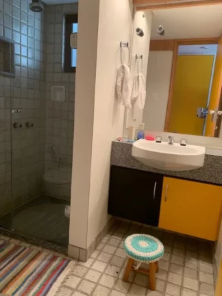 Imagem CONFORTÁVEL APARTAMENTO C/ 325m2 NO COBIÇADO CONDOMÍNIO MANSÃO DO ATLÂNTICO -RUA DE ACESSO LOCAL NO MELHOR DO RIO VERMELHO - VISTA MAR- R$1.950.000,00