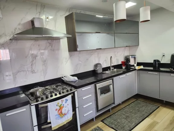 Imagem Casa com 3 dormitórios à venda, 220 m² por R$ 630.000,00 - Vila Suissa - Mogi das Cruzes/SP