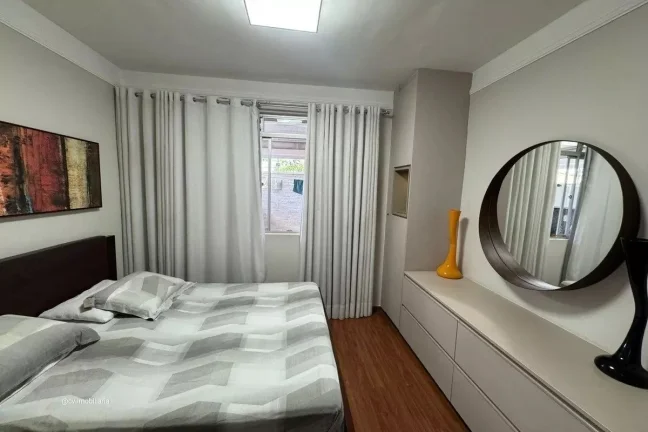 Imagem Localizado em Belo Horizonte, este apartamento de 97 metros quadrados oferece um espaço confortáve...