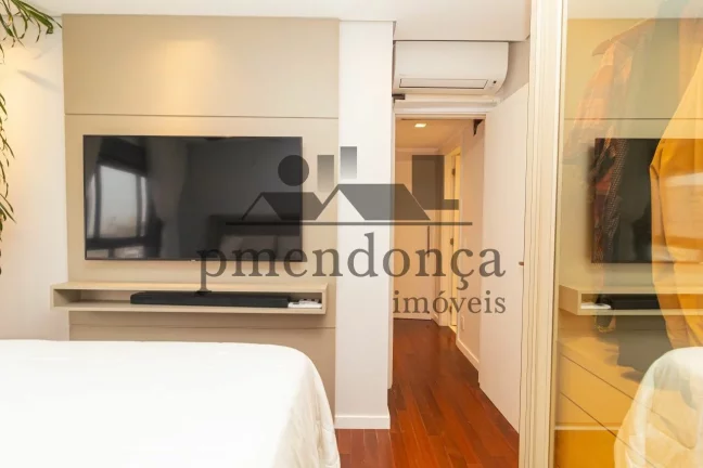 Imagem Apartamento em andar alto de 69m², moderno, finamente decorado com qualidade e de bom gosto. Com li...