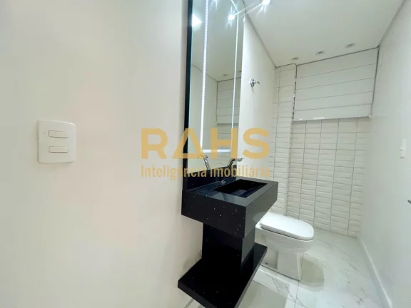 Imagem Excelente residência com 5 quartos, sendo 4 suítes, em condomínio fechado localizado no bairro Gl...