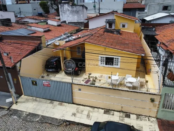 Imagem Casa Padrão à Venda em Lagoa Nova, Natal - 4 Dormitórios