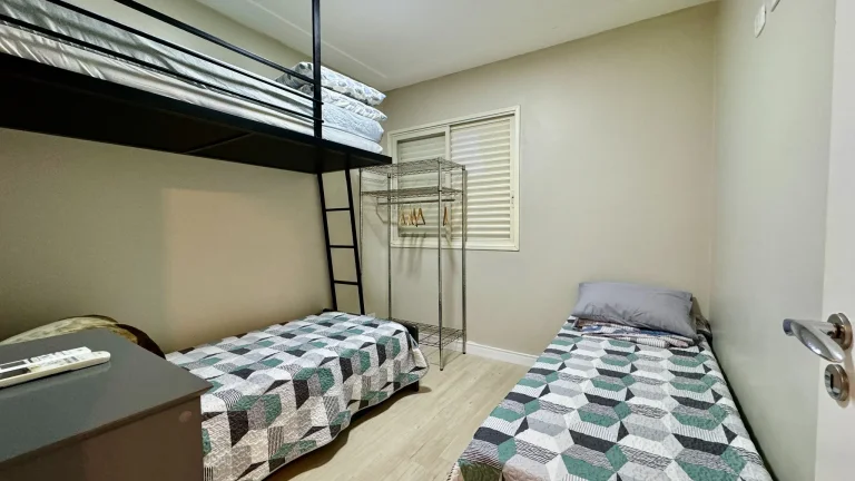 Imagem Imperdível: Apartamento à Venda em Riviera de São Lourenço Módulo 06 3 Quartos, 1 Suíte, 2 Salas, 2 Vagas de Garagem, 104m² Área.