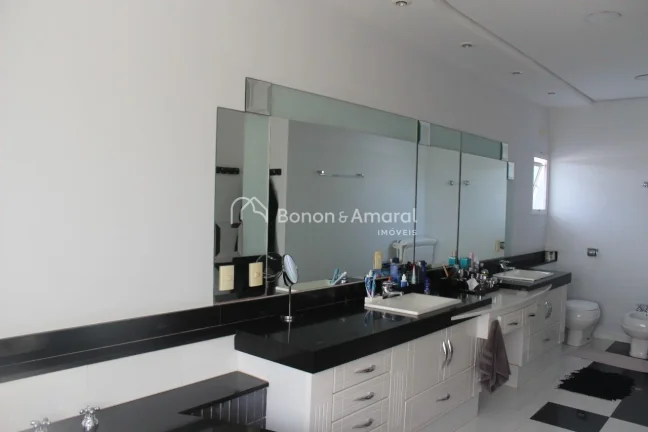 Imagem Casa em condomínio com 724 m² e 6 quartos
