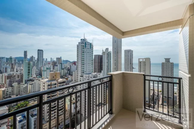 Imagem Apartamento 4 ou + dormitórios para Venda em Balneário Camboriú / SC no bairro Centro