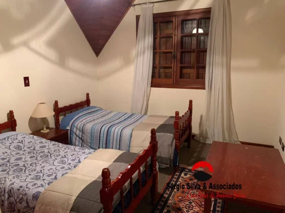 Imagem Casa para Locação Anual na Região do Alto do Capivari em Campos do Jordão.
