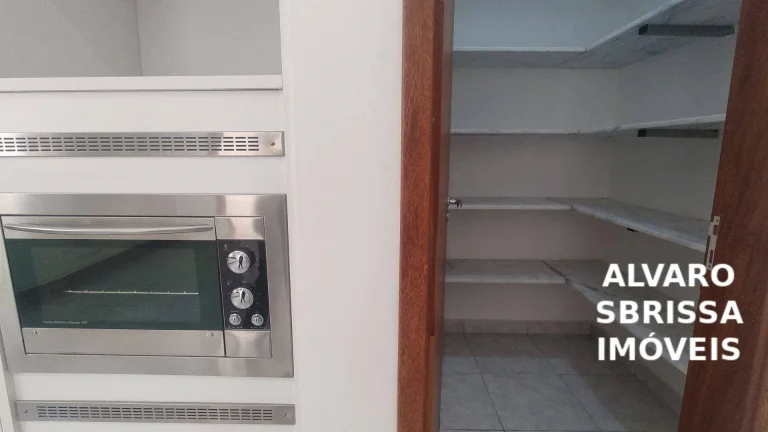 Imagem Linda casa térrea feita pelo atual proprietário. Com piscina. 300m2ac 600m2at. Documentação pronta para financiamento. Climatizada