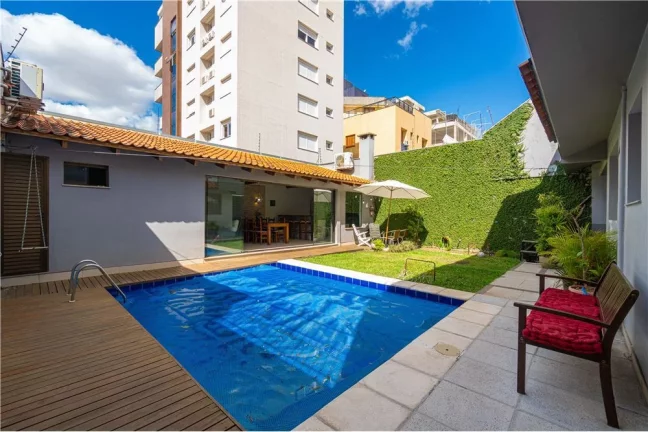 Imagem Casa com 4 Quartos à Venda, 300 m² em Jardim Lindóia - Porto Alegre