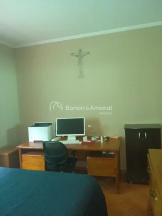Imagem Esta charmosa casa térrea está à venda no Bairro São Luiz, em Paulínia/SP, e destaca-se por sua...