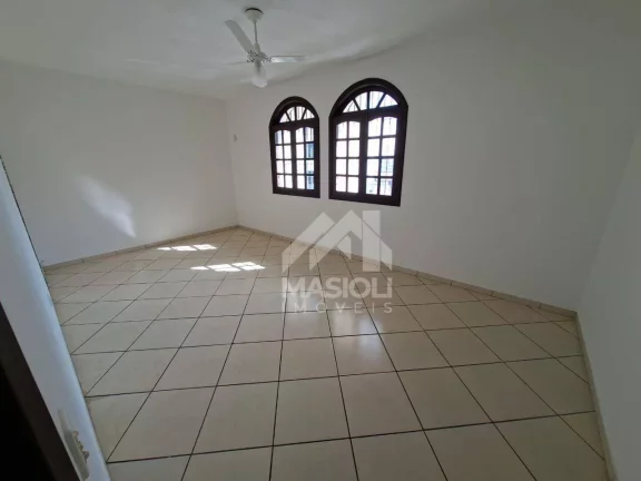 Imagem À VENDA – CASA DUPLEX com 3 quartos / 2 suítes / 2 vagas cobertas com 264 m² em via de grande circulação no Centro de Vila Velha.