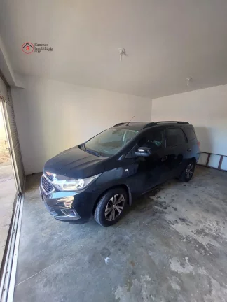 Imagem CASA ASSOBRADADA A VENDA, 500 METROS DE TERRENO. 4 DORMITÓRIOS, SENDO 2 SUITES (1 DELAS COM CLOSET E VARANDA), 2 SALAS GRANDES COM AR CONDICIONADO.