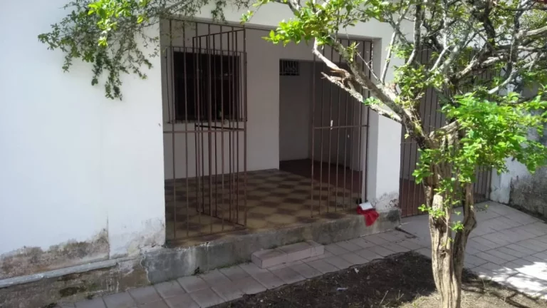 Imagem Casa no Luzia: Ótima Localização e Espaço com 160 m² - Imperdível!